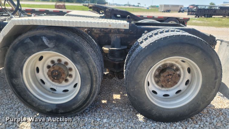 image for item LM9764 1998 Peterbilt 379  semi truck