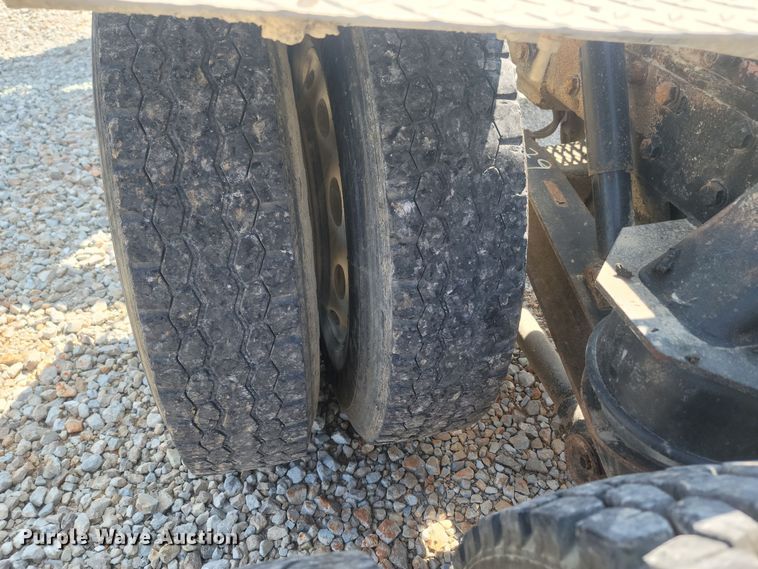 image for item LM9764 1998 Peterbilt 379  semi truck