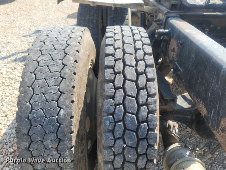 image for item LM9764 1998 Peterbilt 379  semi truck