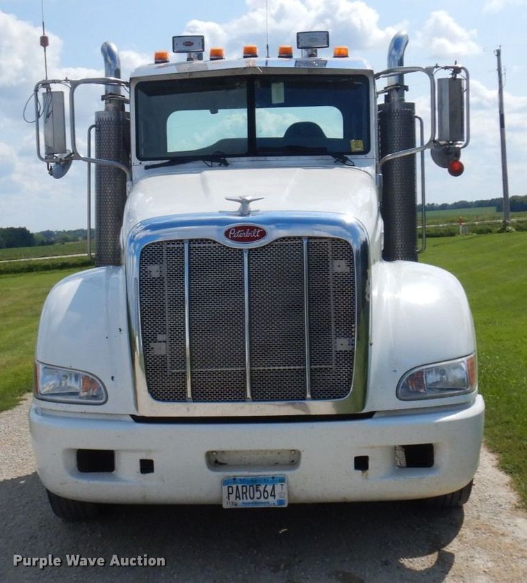 image for item MH9145 2007 Peterbilt 386  semi truck