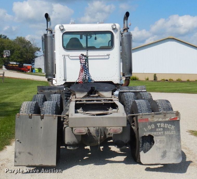 image for item MH9145 2007 Peterbilt 386  semi truck