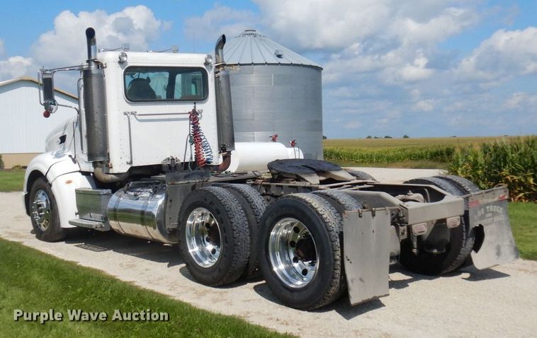 image for item MH9145 2007 Peterbilt 386  semi truck