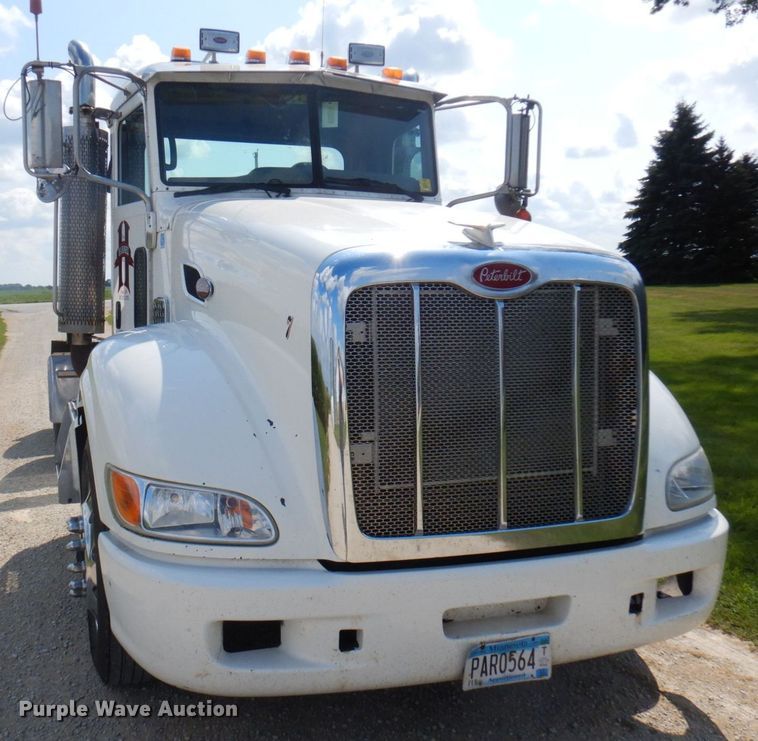 image for item MH9145 2007 Peterbilt 386  semi truck