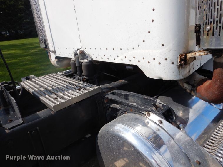 image for item MH9145 2007 Peterbilt 386  semi truck