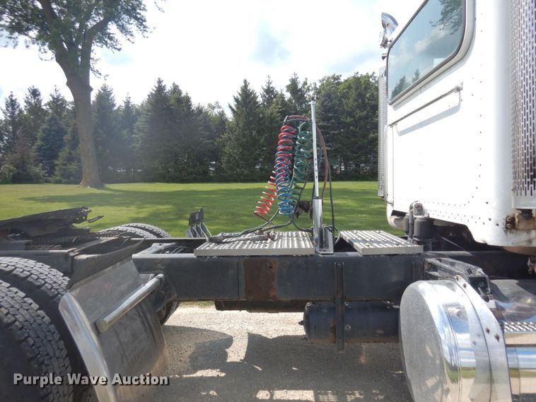 image for item MH9145 2007 Peterbilt 386  semi truck