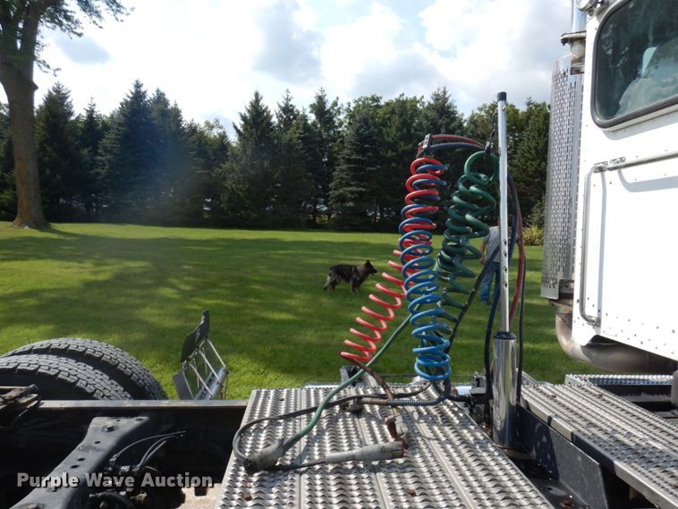 image for item MH9145 2007 Peterbilt 386  semi truck