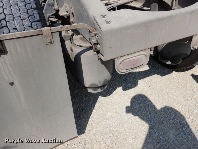 image for item MH9145 2007 Peterbilt 386  semi truck