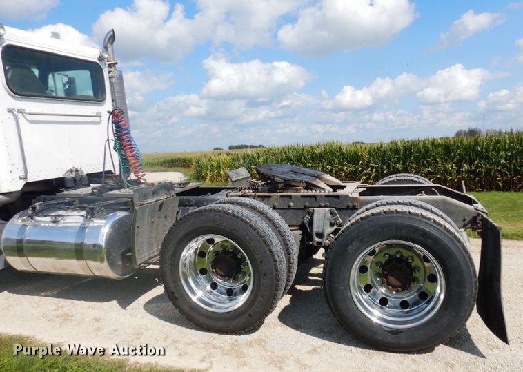 image for item MH9145 2007 Peterbilt 386  semi truck