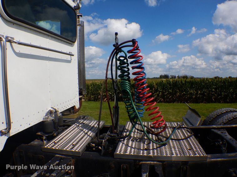 image for item MH9145 2007 Peterbilt 386  semi truck