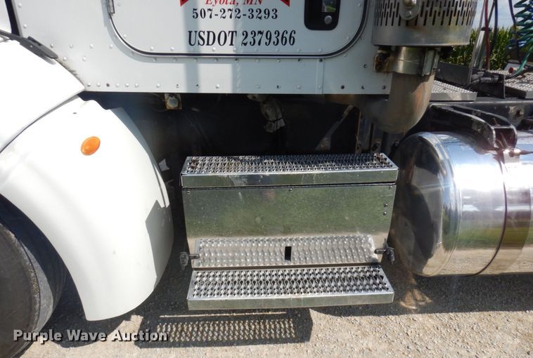 image for item MH9145 2007 Peterbilt 386  semi truck