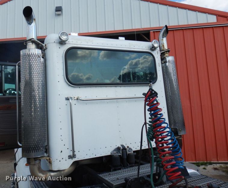 image for item MH9145 2007 Peterbilt 386  semi truck