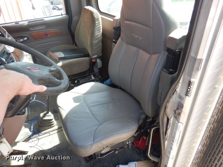 image for item MH9145 2007 Peterbilt 386  semi truck