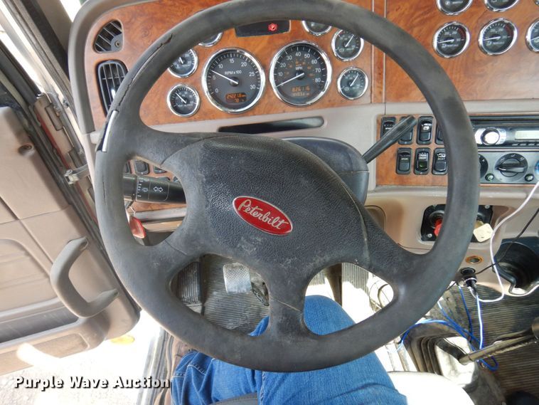 image for item MH9145 2007 Peterbilt 386  semi truck