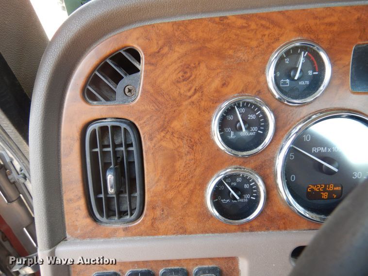 image for item MH9145 2007 Peterbilt 386  semi truck