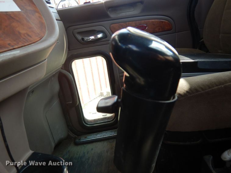 image for item MH9145 2007 Peterbilt 386  semi truck