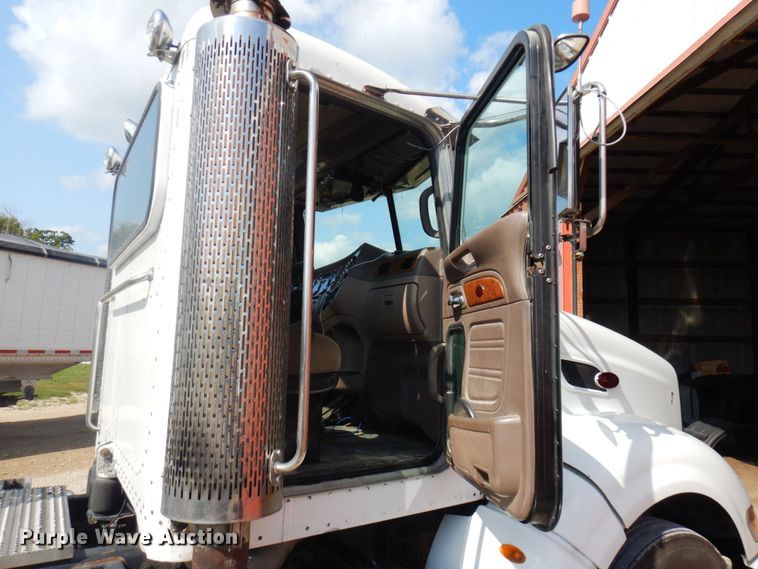 image for item MH9145 2007 Peterbilt 386  semi truck