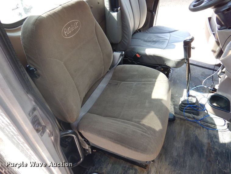 image for item MH9145 2007 Peterbilt 386  semi truck