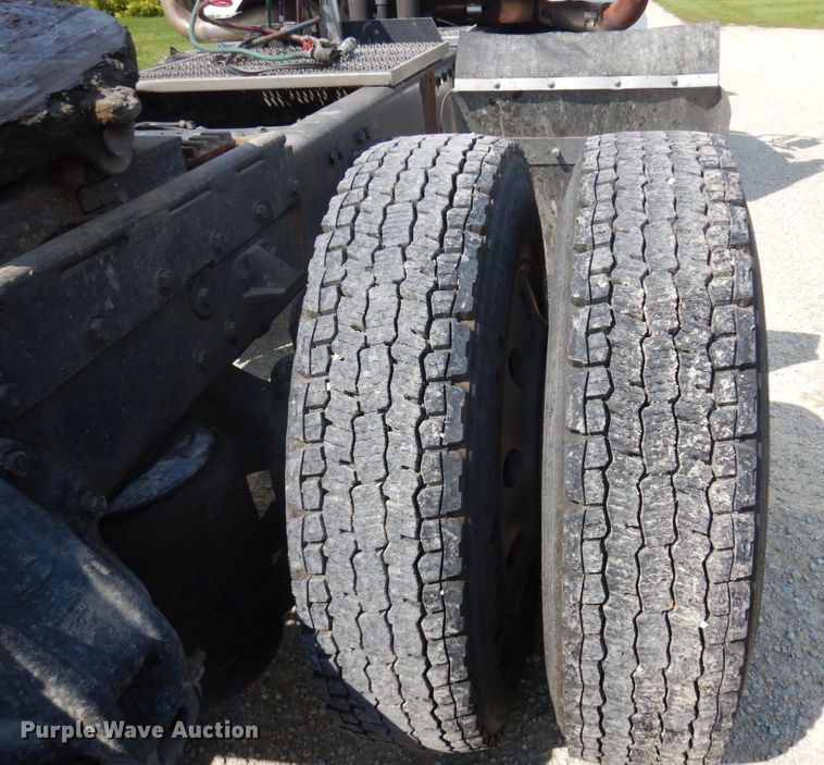 image for item MH9145 2007 Peterbilt 386  semi truck