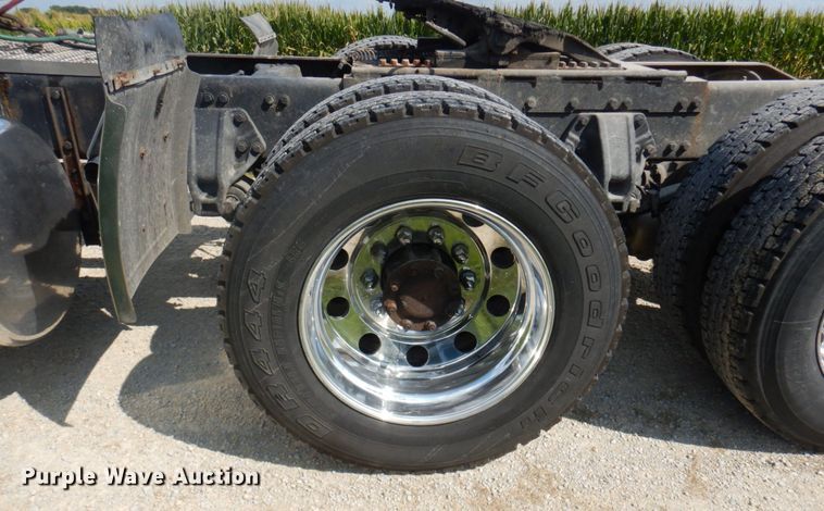 image for item MH9145 2007 Peterbilt 386  semi truck