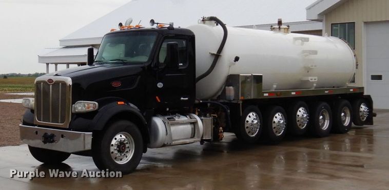 image for item MH9154 2017 Peterbilt 567  vacuum truck