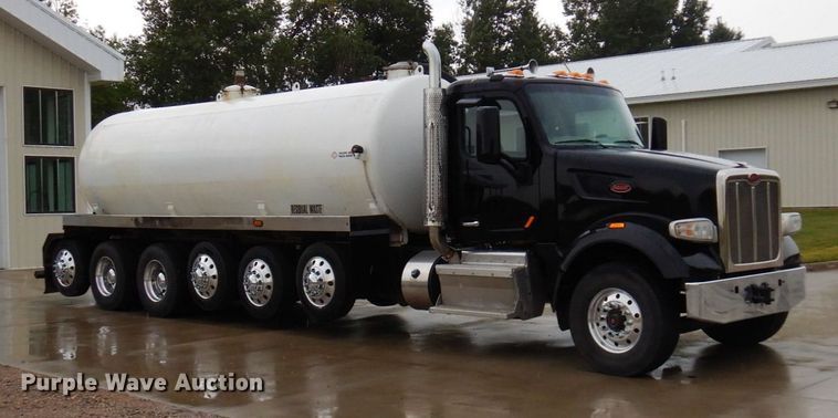 image for item MH9154 2017 Peterbilt 567  vacuum truck