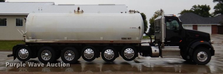 image for item MH9154 2017 Peterbilt 567  vacuum truck