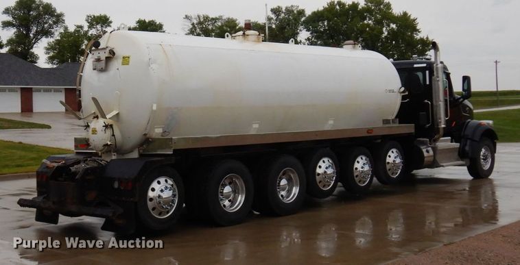 image for item MH9154 2017 Peterbilt 567  vacuum truck