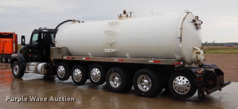 image for item MH9154 2017 Peterbilt 567  vacuum truck