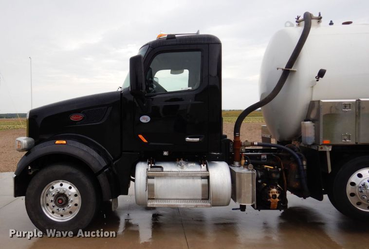 image for item MH9154 2017 Peterbilt 567  vacuum truck
