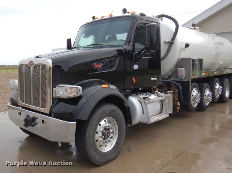 image for item MH9154 2017 Peterbilt 567  vacuum truck