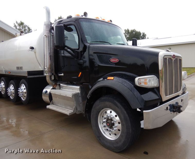 image for item MH9154 2017 Peterbilt 567  vacuum truck
