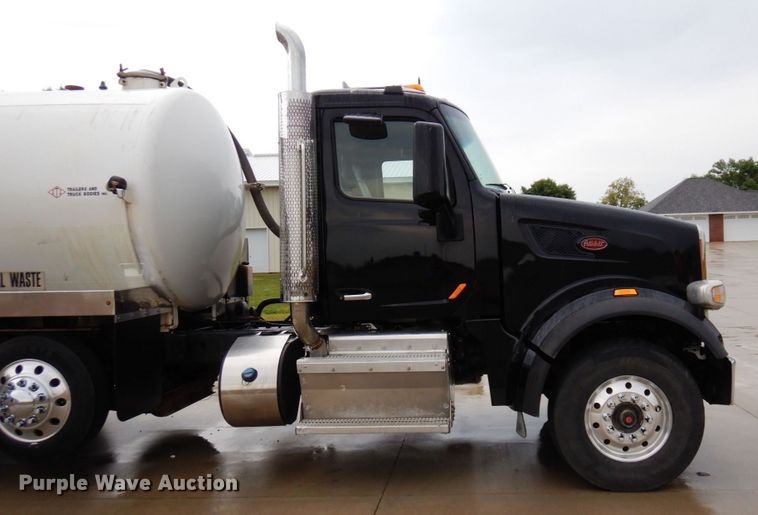 image for item MH9154 2017 Peterbilt 567  vacuum truck