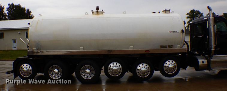 image for item MH9154 2017 Peterbilt 567  vacuum truck