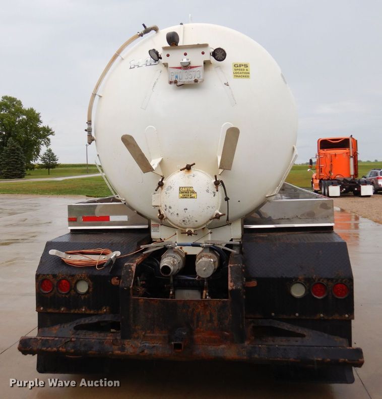 image for item MH9154 2017 Peterbilt 567  vacuum truck