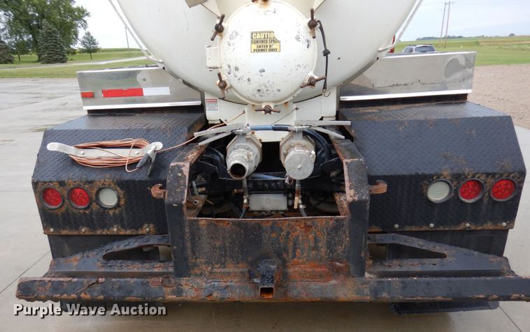 image for item MH9154 2017 Peterbilt 567  vacuum truck