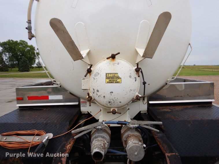 image for item MH9154 2017 Peterbilt 567  vacuum truck