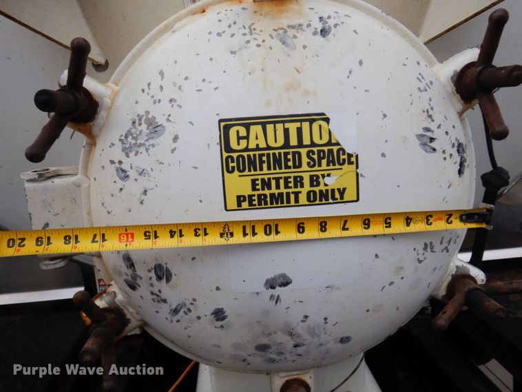 image for item MH9154 2017 Peterbilt 567  vacuum truck