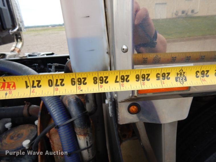 image for item MH9154 2017 Peterbilt 567  vacuum truck