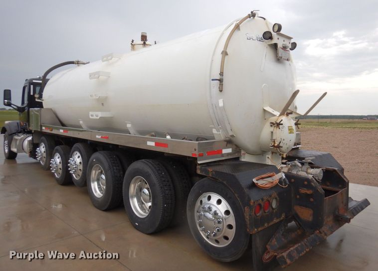 image for item MH9154 2017 Peterbilt 567  vacuum truck