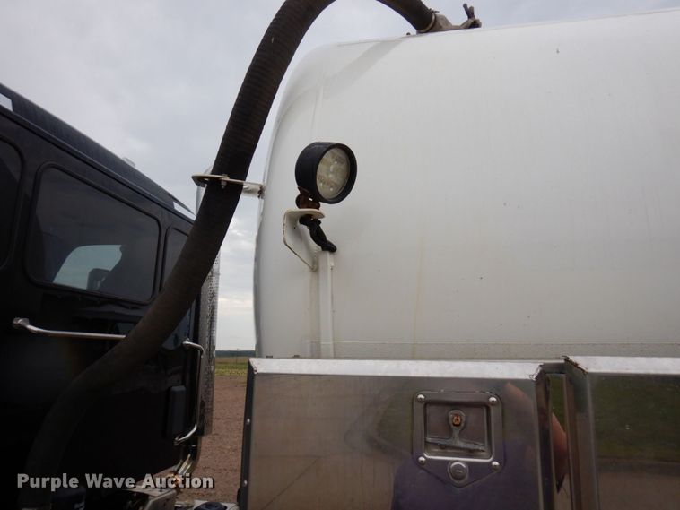 image for item MH9154 2017 Peterbilt 567  vacuum truck