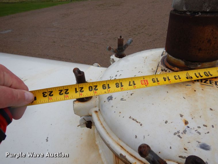 image for item MH9154 2017 Peterbilt 567  vacuum truck