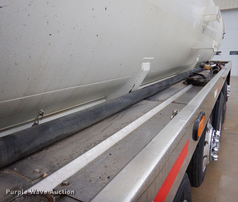 image for item MH9154 2017 Peterbilt 567  vacuum truck