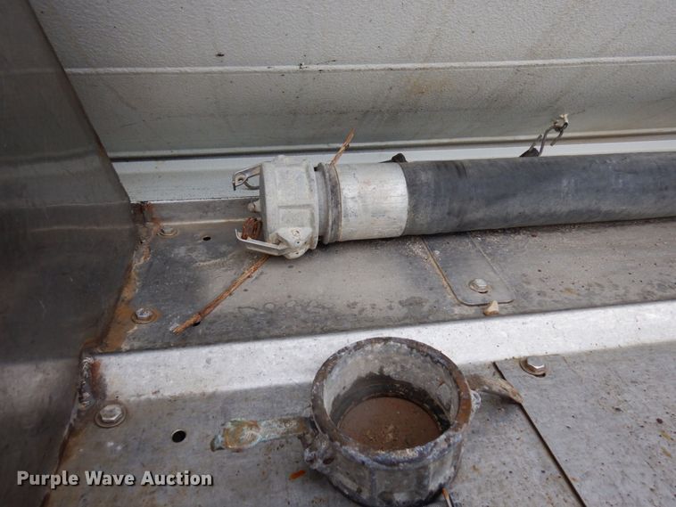 image for item MH9154 2017 Peterbilt 567  vacuum truck