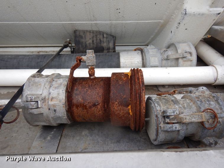 image for item MH9154 2017 Peterbilt 567  vacuum truck