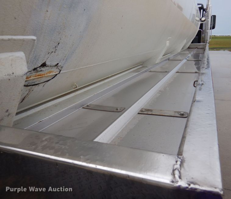 image for item MH9154 2017 Peterbilt 567  vacuum truck