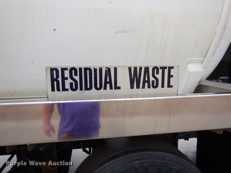 image for item MH9154 2017 Peterbilt 567  vacuum truck