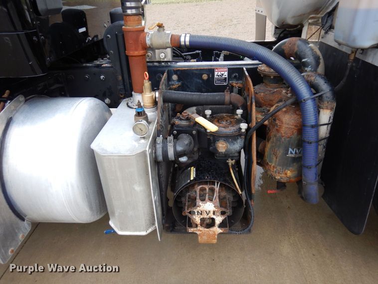 image for item MH9154 2017 Peterbilt 567  vacuum truck