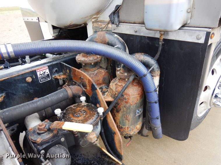 image for item MH9154 2017 Peterbilt 567  vacuum truck