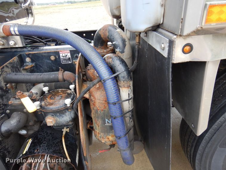 image for item MH9154 2017 Peterbilt 567  vacuum truck
