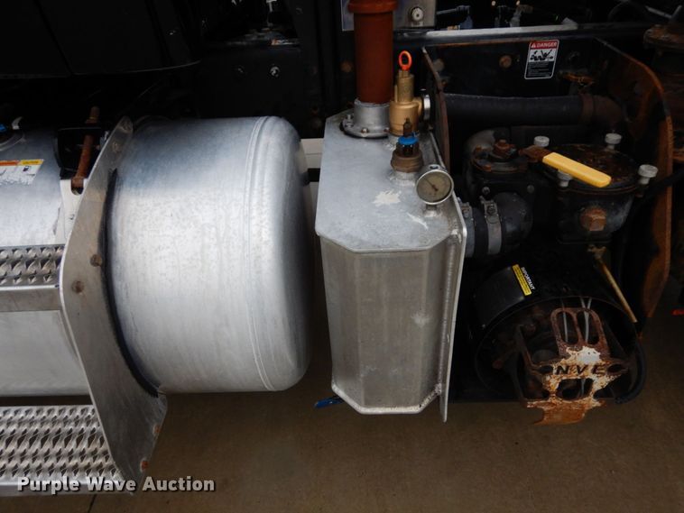 image for item MH9154 2017 Peterbilt 567  vacuum truck